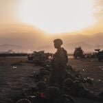 Soldados estadounidenses protegen el aeropuerto de Kabul