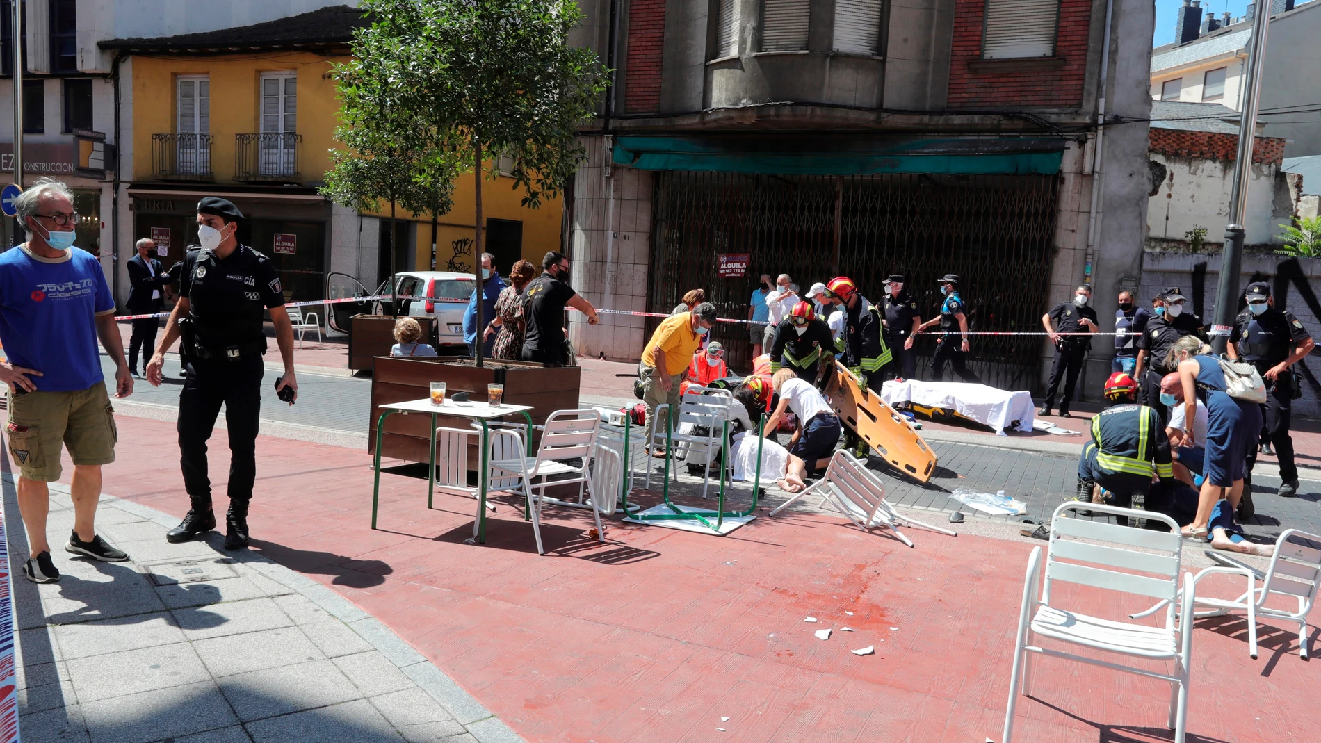 Imagen de archivo de un atropello en una terraza de una cafetería