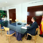 El ministro de la Presidencia, Félix Bolaños, durante la reunión por videoconferencia con el grupo de trabajo presidido por el presidente Pedro Sánchez que está coordinando la repatriación de los españoles de Afganistán