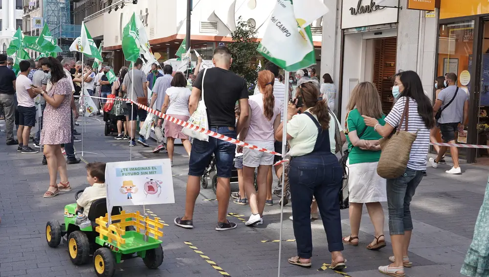 Asaja y la Alianza UPA-COAG se manifiestan en defensa del vacuno de leche