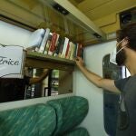 Espacio anexo a la biblioteca municipal de Toral de los Vados (León), en un antiguo vagón de tren