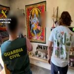 La Guardia Civil ha detenido a un matrimonio en Callosa de Segura (Alicante) que cobraba por practicar rituales con sustancias alucinógenas muy peligrosas