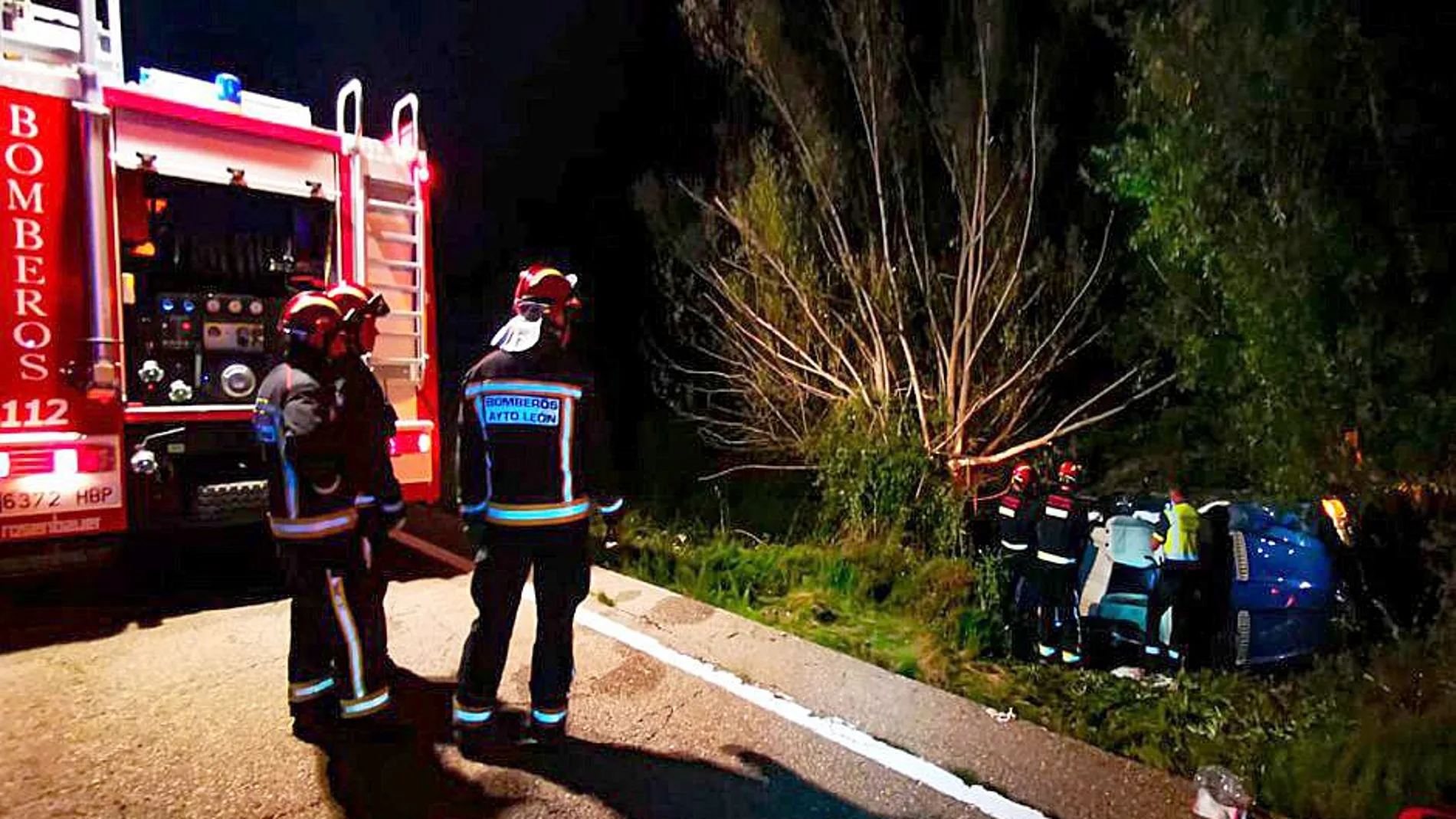 Accidente de un vehículo en la carretera CL-623 en Carrocera (León) en le que dos personas resultaron heridas