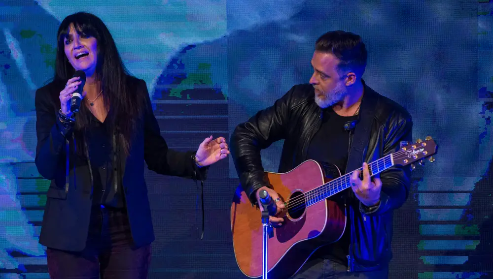 La cantante Susana Alva y su marido, el guitarrista Frasco G. Ridgway durante los Premios de Radio Televisión 2019 en Madrid.