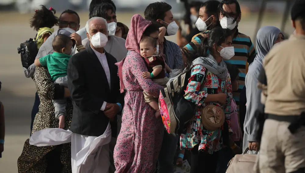 Llegada de un avión de Aireuropa, procedente de Kabul, con 260 Afganos refugiados a la base aérea de Torrejón.