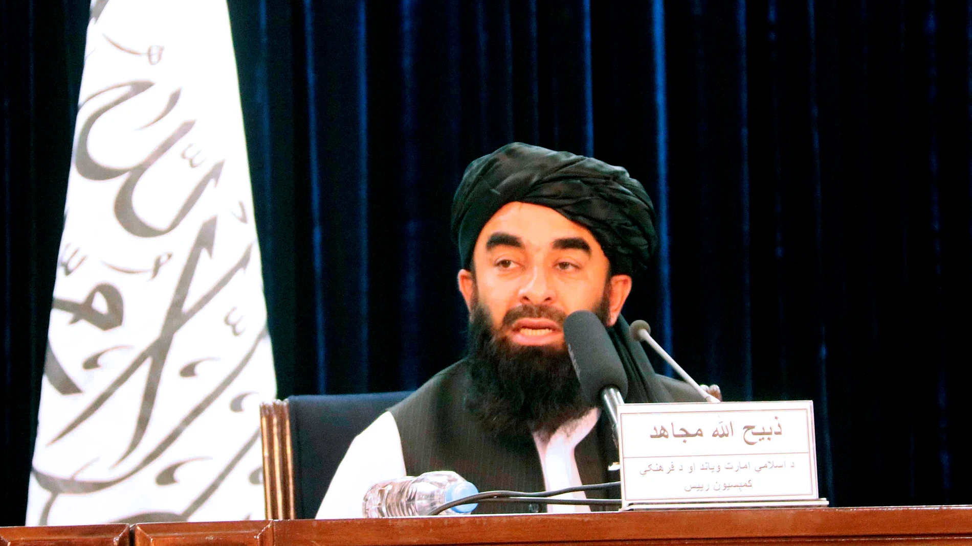 Zabihullah Mujahid, en una rueda de prensa en Kabul (Afganistán) EFE/ Akhter Gulfam