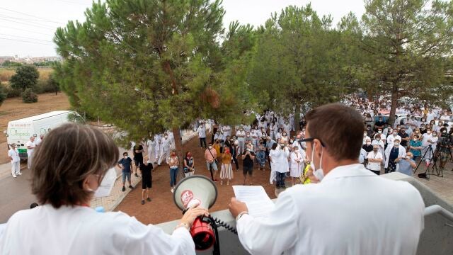 Los sanitarios del Hospital de La Plana se manifestaron en contra de la aplicación de esta "pseudoterapia"