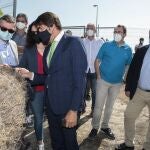 El consejero de Fomento y Medio Ambiente, Juan Carlos Suárez-Quiñones y el presidente de la Diputación, Eduardo Morán, visitan la fábrica 'León Brezo Ecológico' en Brañuelas