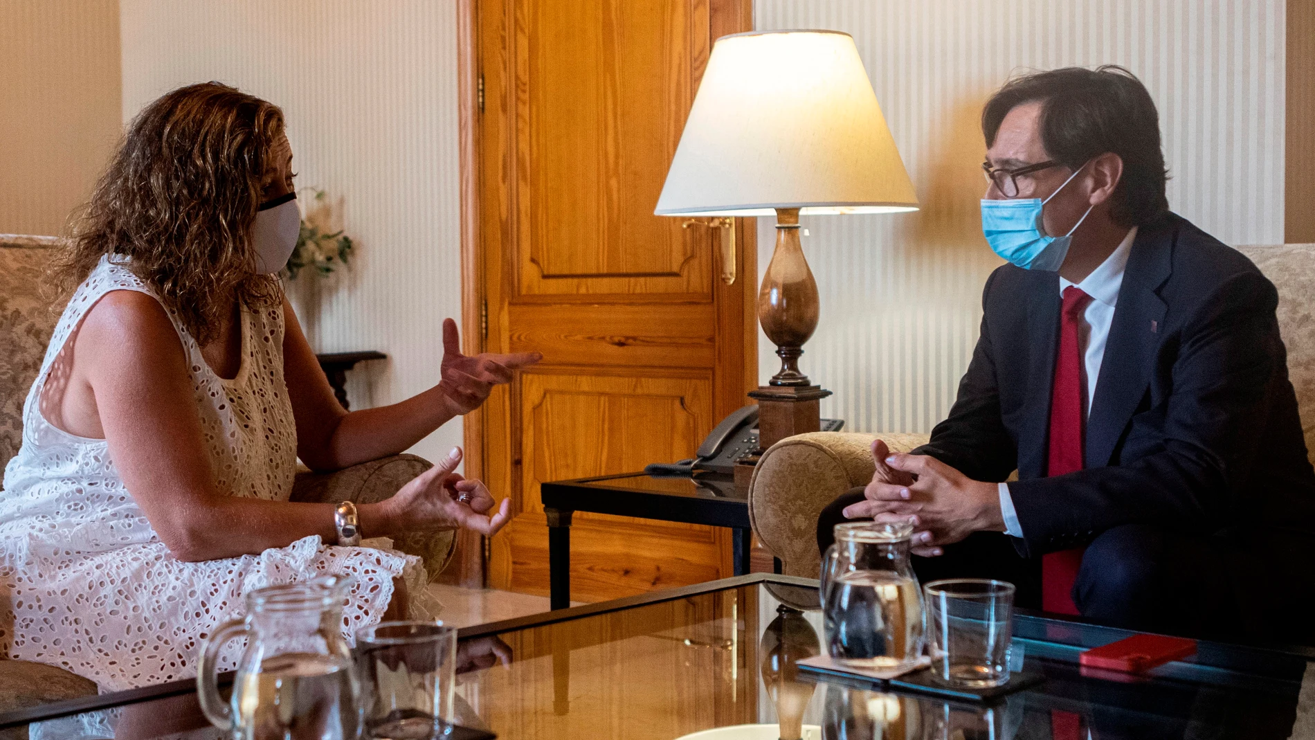 El presidente del grupo parlamentario Socialistas-Unidos para Avanzar y jefe de la oposición en el Parlament de Cataluña, Salvador Illa, se ha reunido este miércoles con la presidenta de Baleares, Francina Armengol.