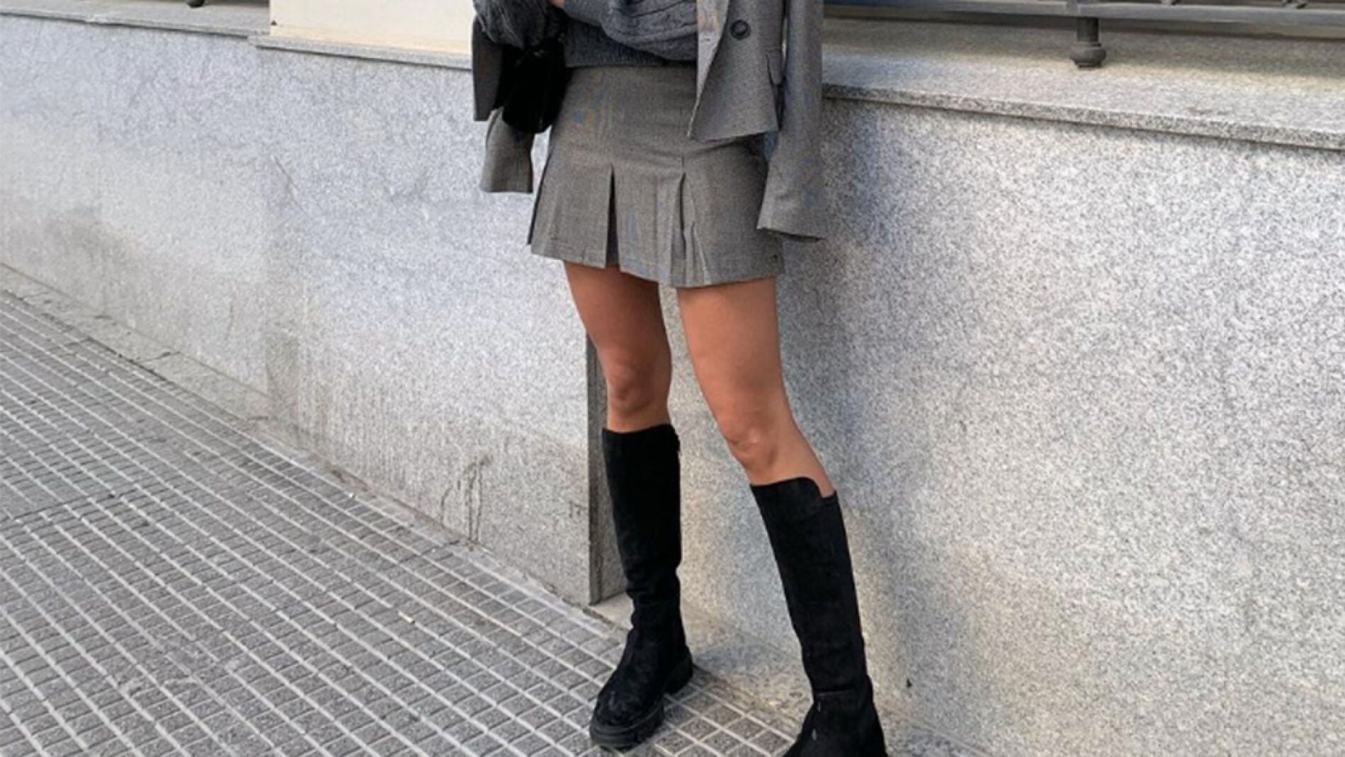 Chicas con falda y botas hot sale