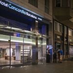Varios agentes de los Mossos d´Esquadra, en la entrada del Hotel Concordia, a 25 de agosto de 2021, en Barcelona. Lorena Sopêna / Europa Press