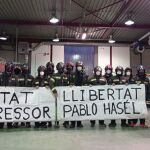 Protesta de los Bomberos de Lleida por el encarcelamiento del polémico rapero