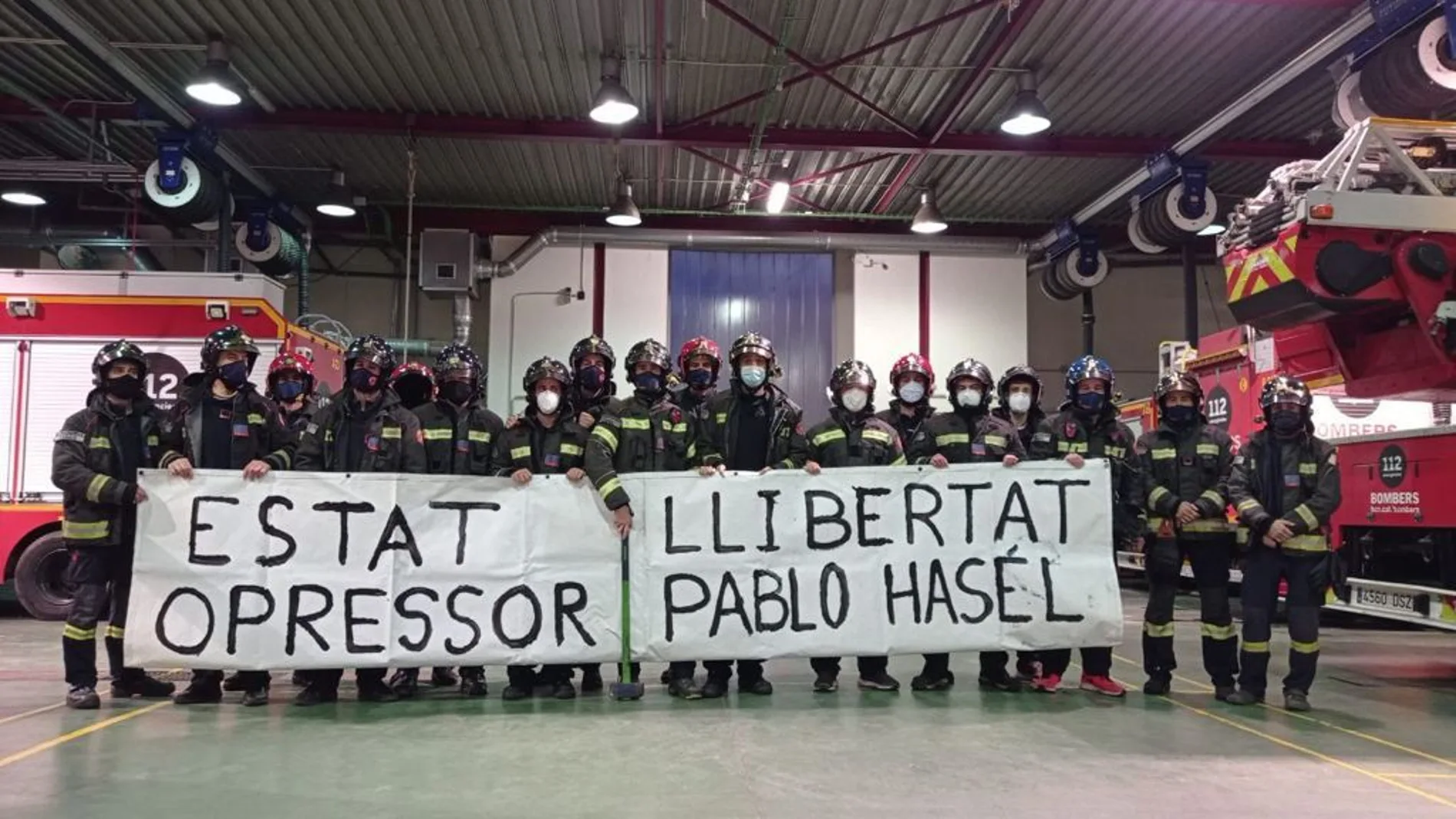 Protesta de los Bomberos de Lleida por el encarcelamiento del polémico rapero