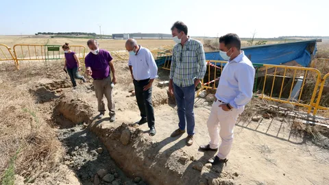 El vicepresidente, Francisco Igea, realiza una visita para conocer los trabajos que desarrolla la Asociación para la Recuperación de la Memoria Histórica de Valladolid en la zona de Medina del Campo
