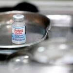 Un vial de la vacuna de Moderna. Varios de sus lotes se encuentran bajo investigación.
