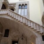 Imagen de la escalera del Palau de la Generalitat valenciana restaurada