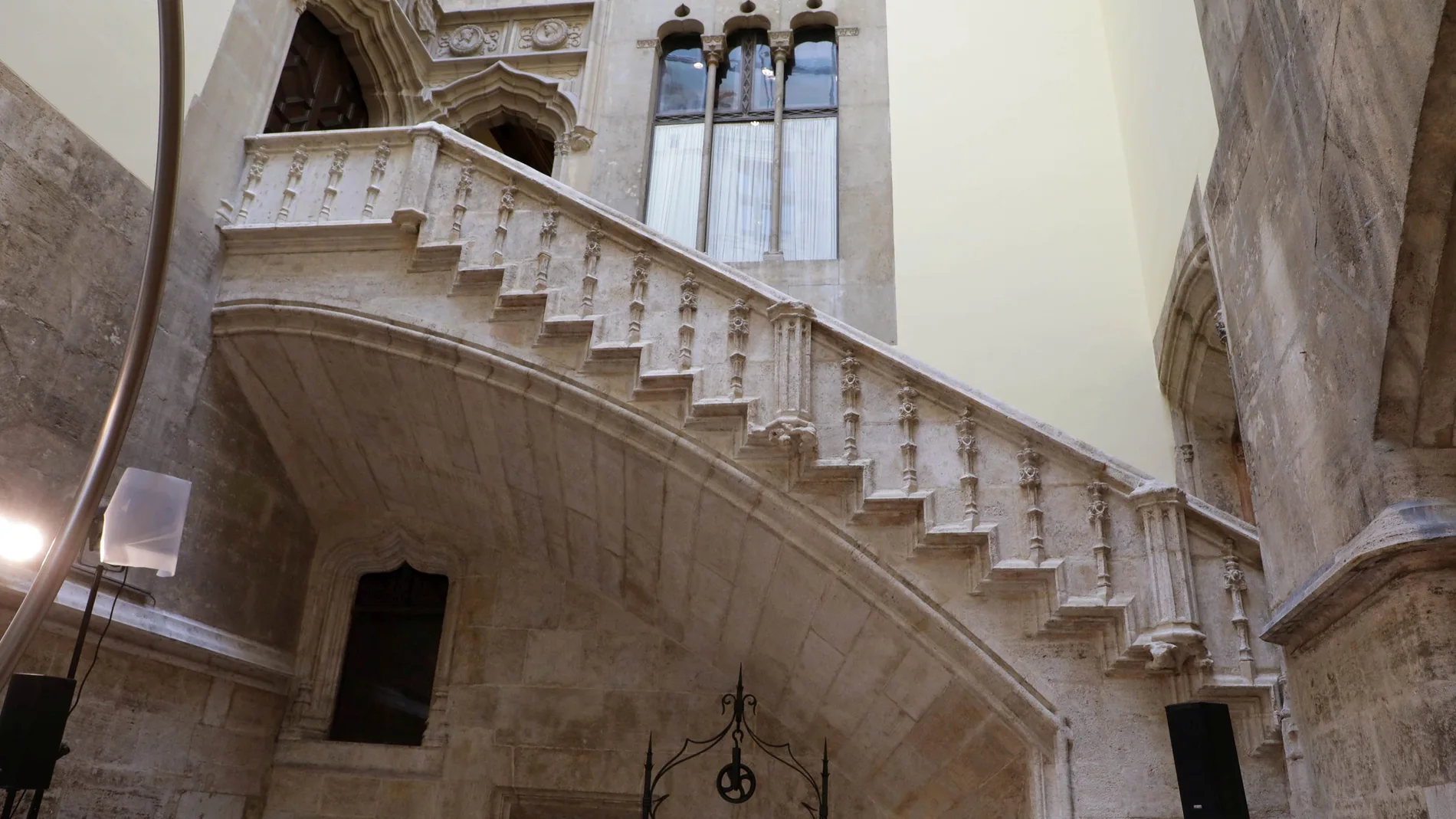 Imagen de la escalera del Palau de la Generalitat valenciana restaurada