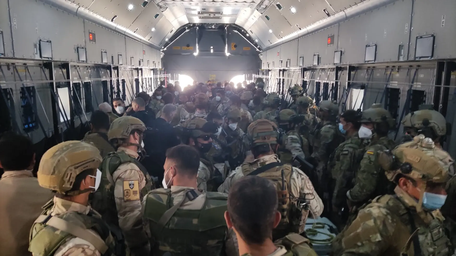 Interior de uno de los aviones en el que regresa el contingente español tras finalizar su misión en Afganistán