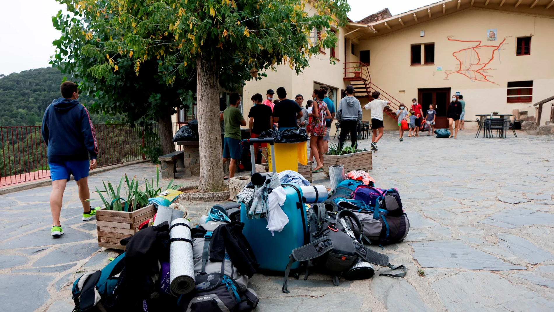 34 niños y adolescentes y 4 monitores han resultado intoxicados leves por monóxido de carbono en una casa rural de veraneo de Fogars de Montclús (Barcelona) y han sido trasladados a diferentes centros sanitarios para su observación.