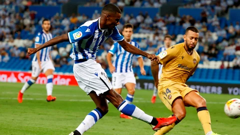 El delantero sueco de la Real Sociedad Alexander Isak. EFE/Javier Etxezarreta