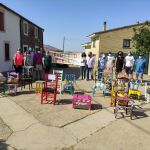 Sillas solidarias en Castejón del Campo (Soria) frente a la despoblación