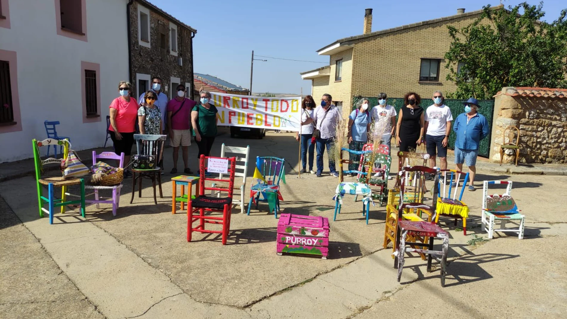 Sillas solidarias en Castejón del Campo (Soria) frente a la despoblación