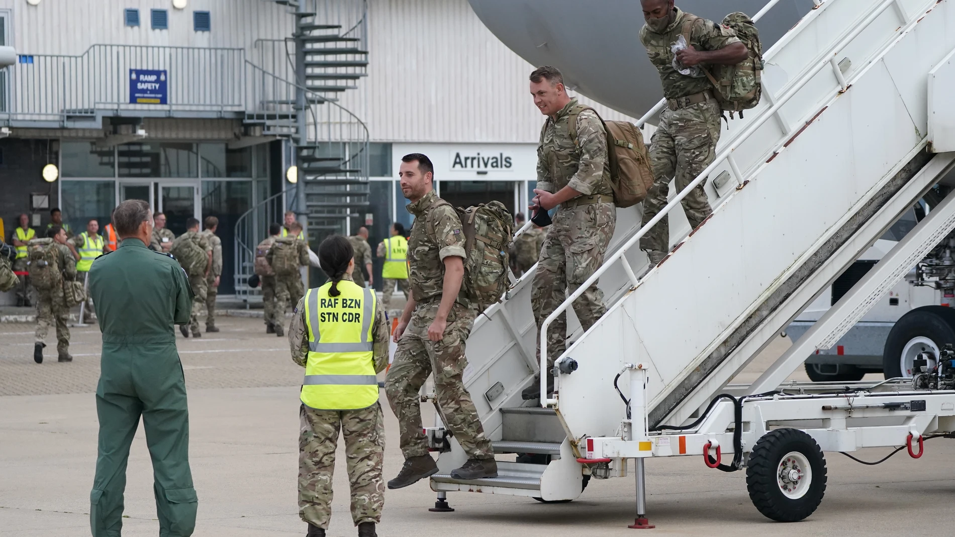 Miembros de las Fuerzas Armadas británicas en su salida de Afganistán