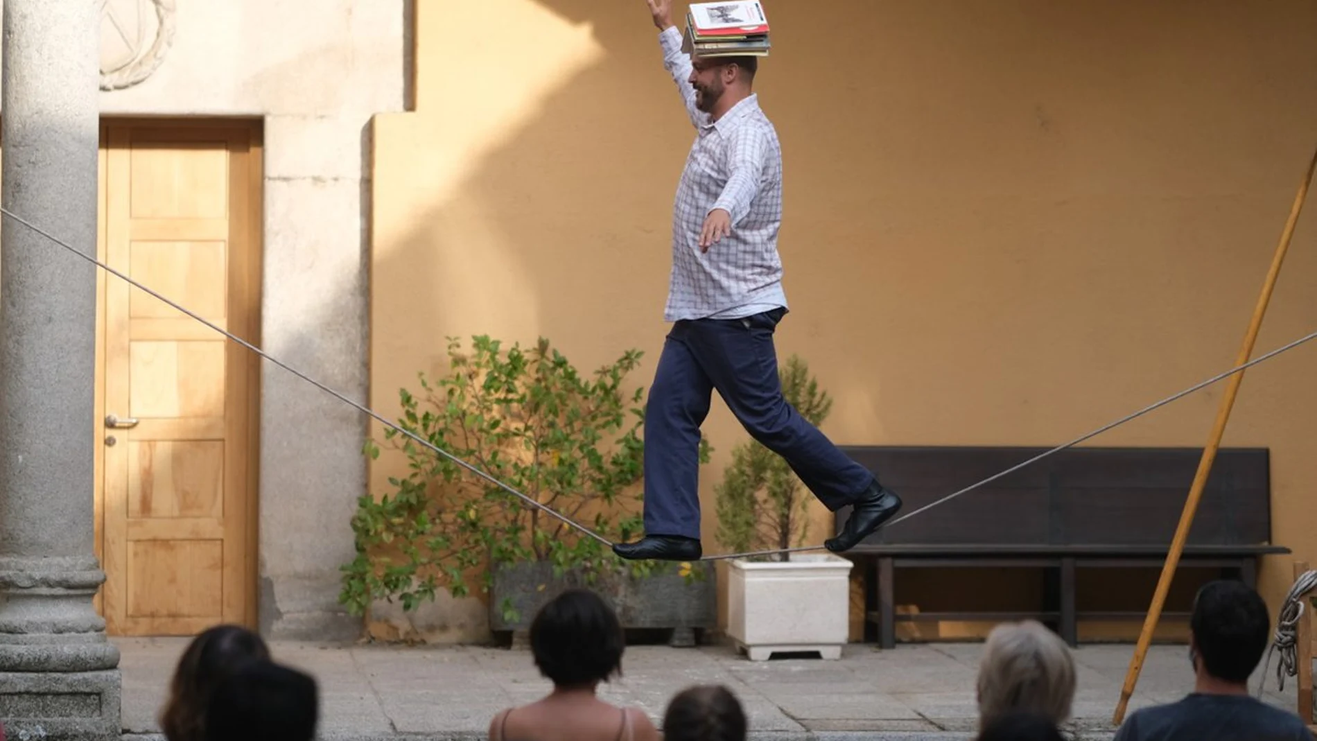 Espectáculo de equilibrismo en Cir&Co