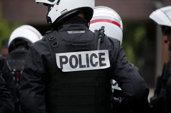 Un policía herido en Cannes tras ser atacado en nombre de Mahoma con un cuchillo 