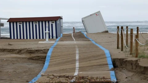 Debido a la presencia del Puerto de Valencia, la playa de la Malvarrosa es una de las que se encuentran en esta lista