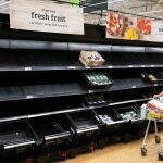 Las cadenas de supermercados en Reino Unido se quejan de que los productos se agotan