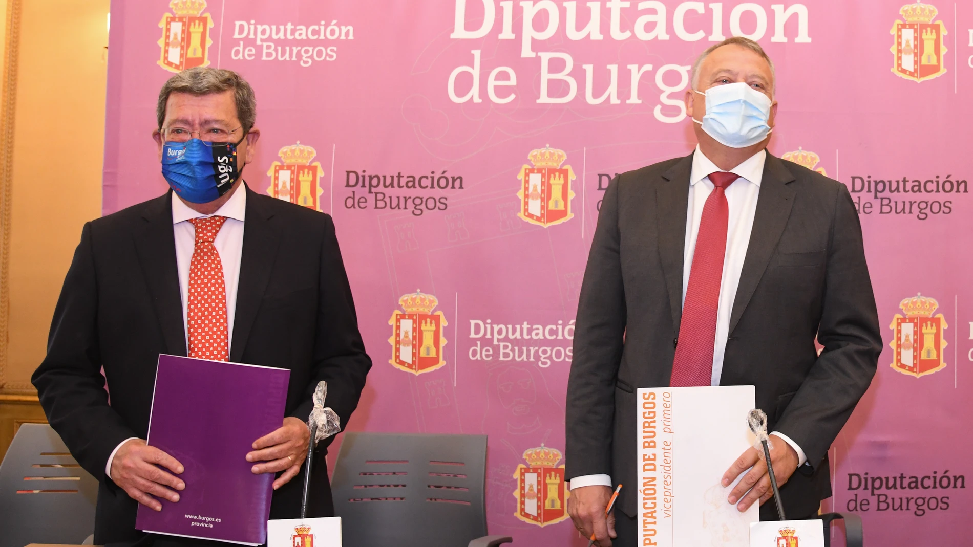 El presidente de la Diputación de Burgos, César Rico, acompañado del vicepresidente primero, Lorenzo Rodríguez