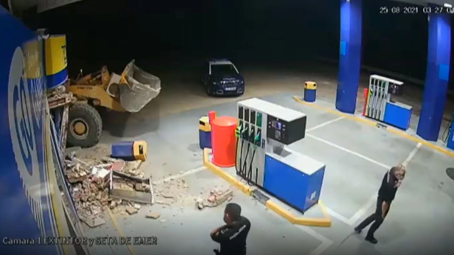 Intentan robar una gasolinera de Sevilla con una excavadora