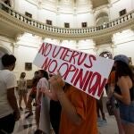 01 September 2021, US, Austin: Women of the University of Texas take part in a rally at the Texas Capitol to protest against Governor Greg Abbott's signing of the nation's strictest abortion law that makes it a crime to abort a fetus after six weeks, or when a "heartbeat" is detected. Abbott signed the law on Wednesday, 1 September 2021. Photo: Bob Daemmrich/ZUMA Press Wire/dpaBob Daemmrich/ZUMA Press Wire/dp / DPA01/09/2021 ONLY FOR USE IN SPAIN