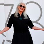 Jane Campion posa exultante en la alfombra roja del Festival de Venecia