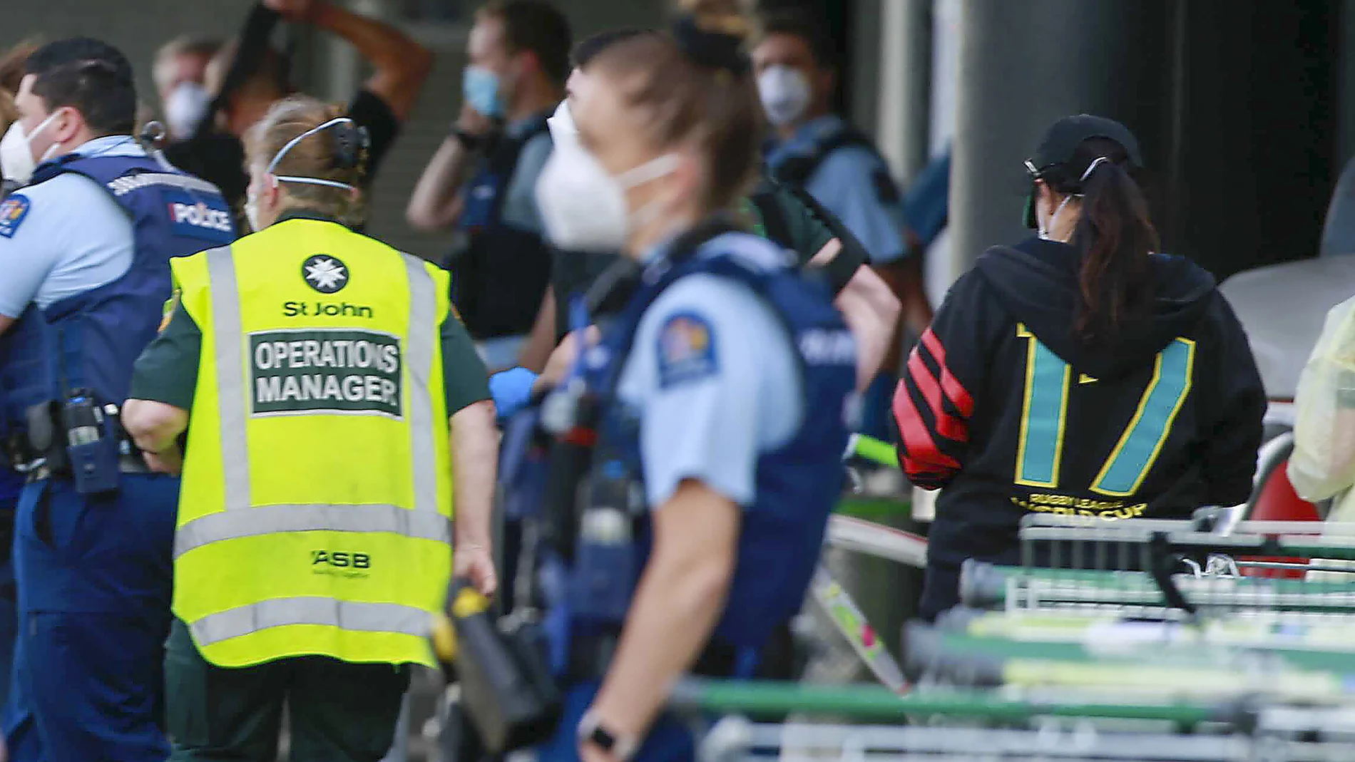 La policía y sanitarios en el lugar del crimen en la ciudad de Auckland