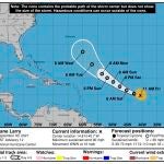 Imagen cedida por la Oficina Nacional de Administración Oceánica y Atmosférica (NOAA) a través del Centro Nacional de Huracanes (NHC) donde se muestra el pronóstico de cinco días de la trayectoria del huracán Larry en el Atlántico