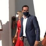 El presidente de la Junta de Andalucía, Juanma Moreno, asiste a la corrida Goyesca de Ronda, acompañado de su esposa