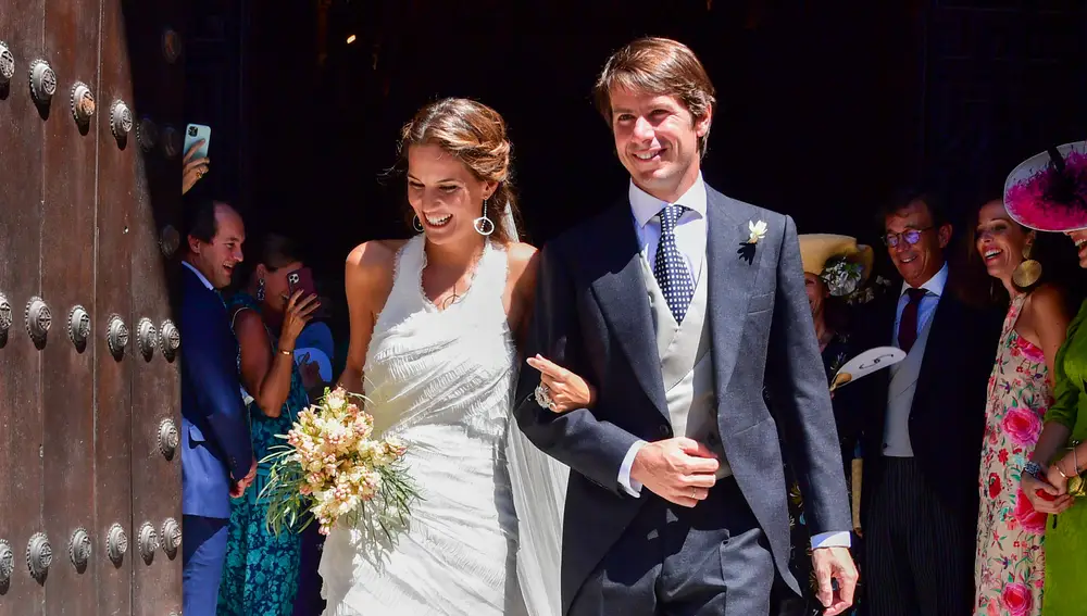 Carlos Cortina y Carla Vega-Penichet el día de su boda