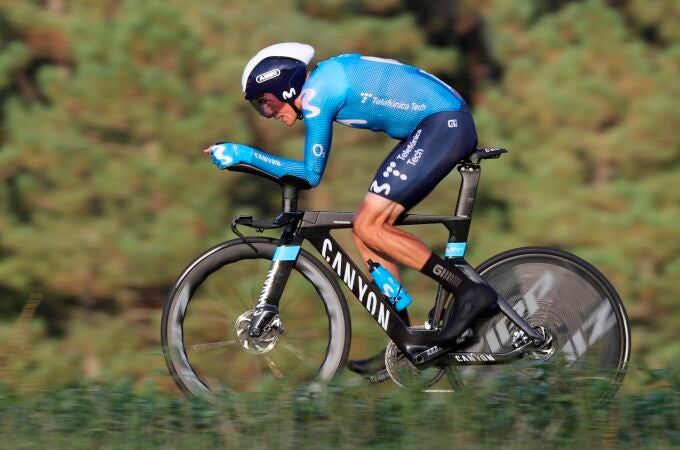 El ciclista Enric Mas durante la última etapa de La Vuelta Ciclista a España disputada este domingo entre Padrón y Santiago de Compostela