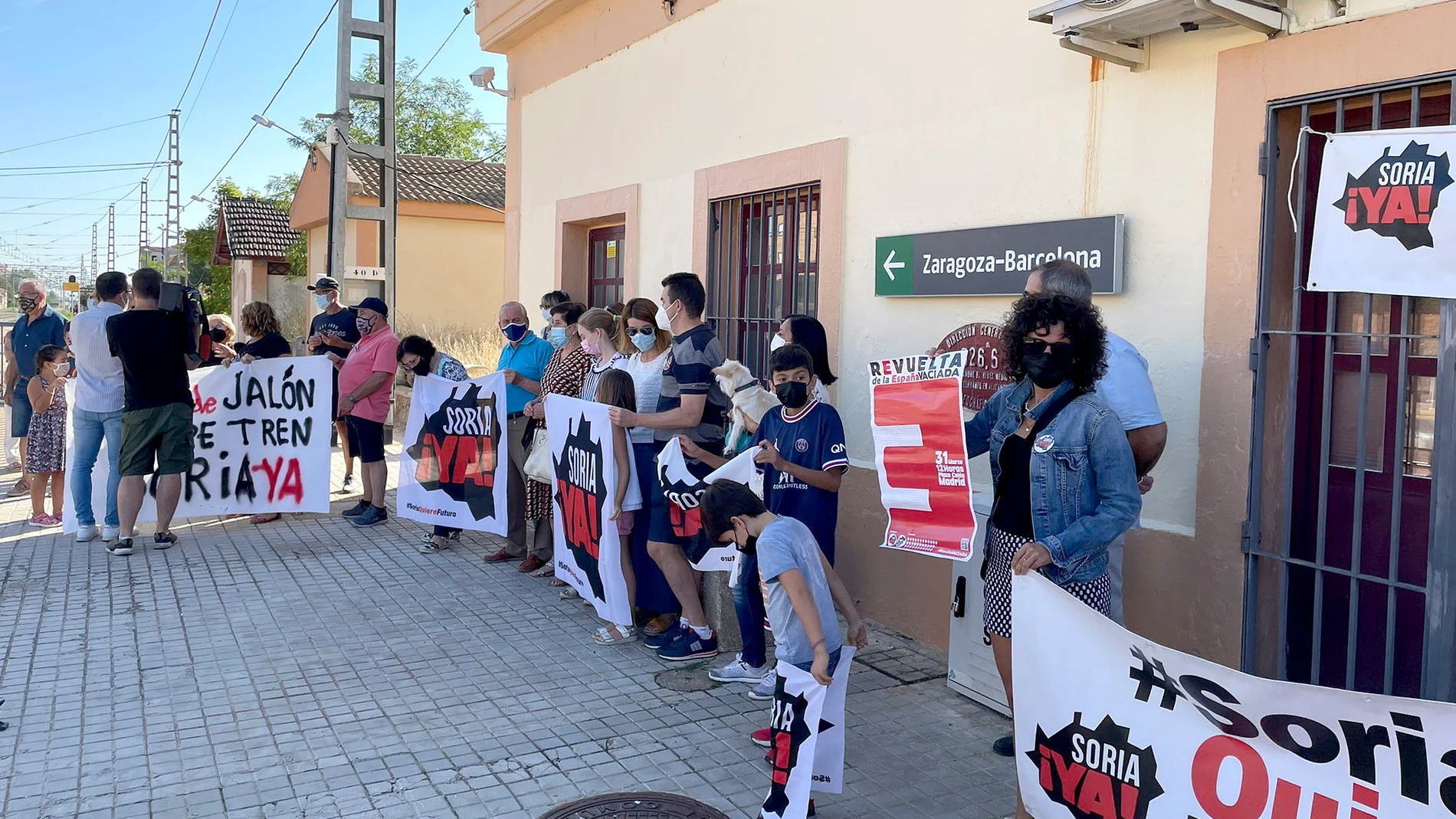 Vecinos de Alto Jalón (Soria) se concentran en las estaciones en defensa de un tren de calidad