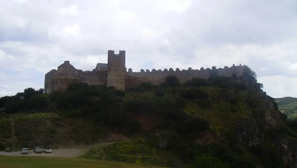 Castillo de Cornatel (León)