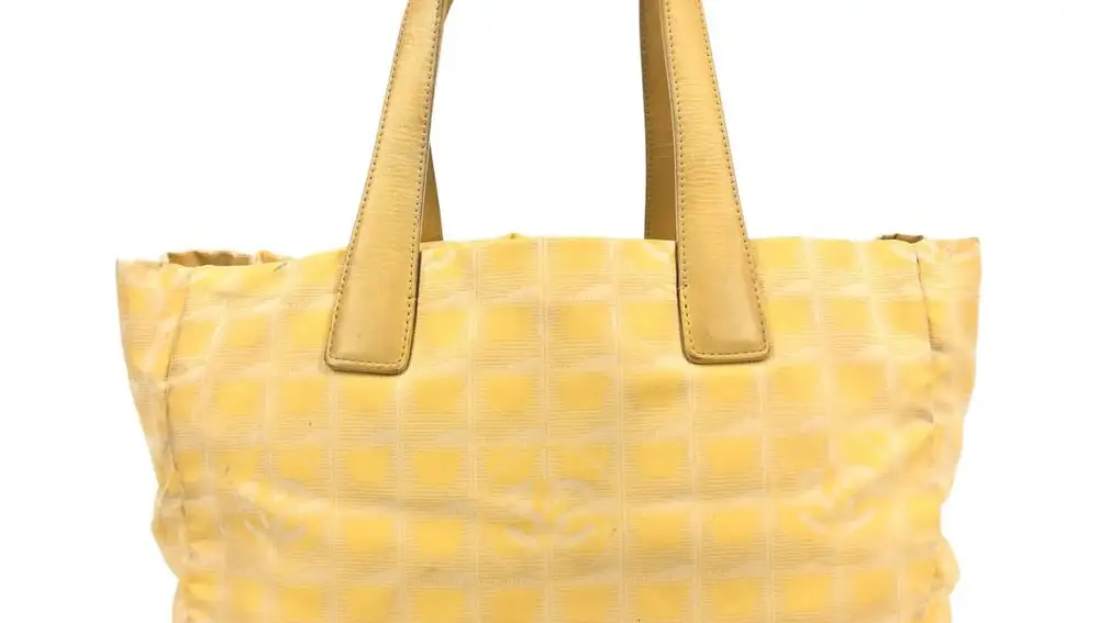 Bolso de lona amarillo, de Chanel