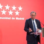 El consejero de Educación, Ciencia y Universidades de la Comunidad de Madrid, Enrique Ossorio, ofrece declaraciones a los medios de comunicación en la sede del Gobierno regional