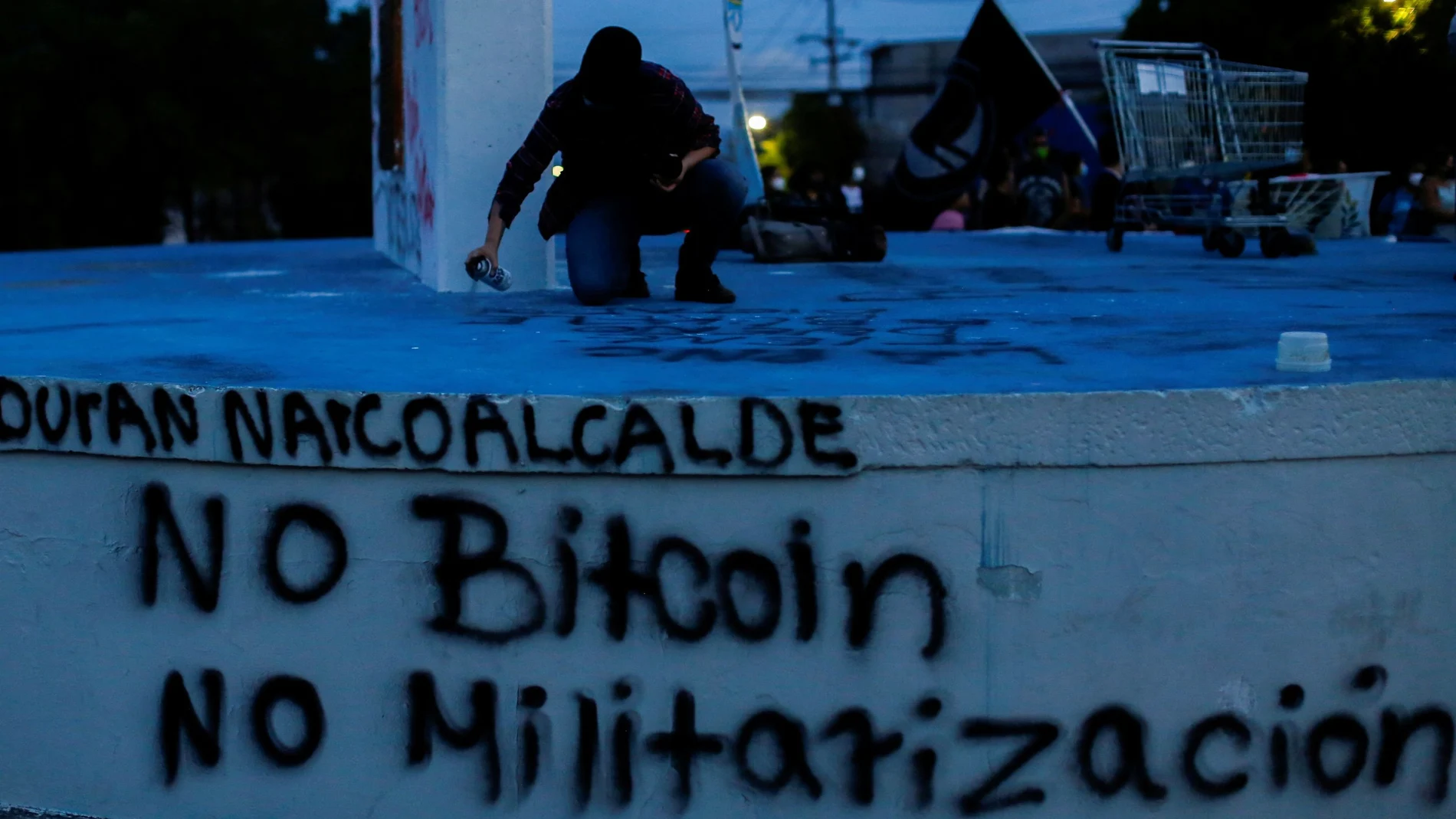FILE PHOTO: A man takes part in a protest against the detention of cryptocurrency commentator Mario Gomez, and against the use of Bitcoin as legal tender, in San Salvador, El Salvador, September 1, 2021. REUTERS/Jose Cabezas/File Photo