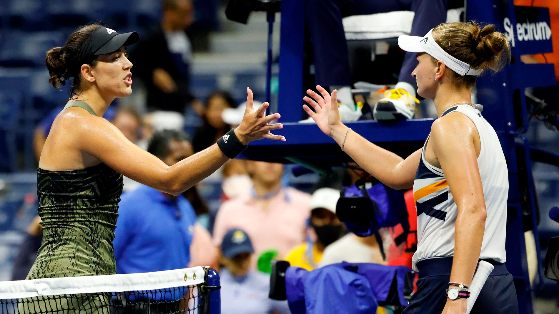El tenso saludo entre Garbiñe Muguruza y Barbora Krejcikova tras el partido de octavos de final del US Open