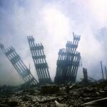 Los restos del World Trade Center en mitad de los escombros en Nueva York