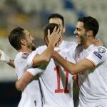 Koke, Merino y Busquets felicitan a Ferran Torres, que marcó el segundo gol de España