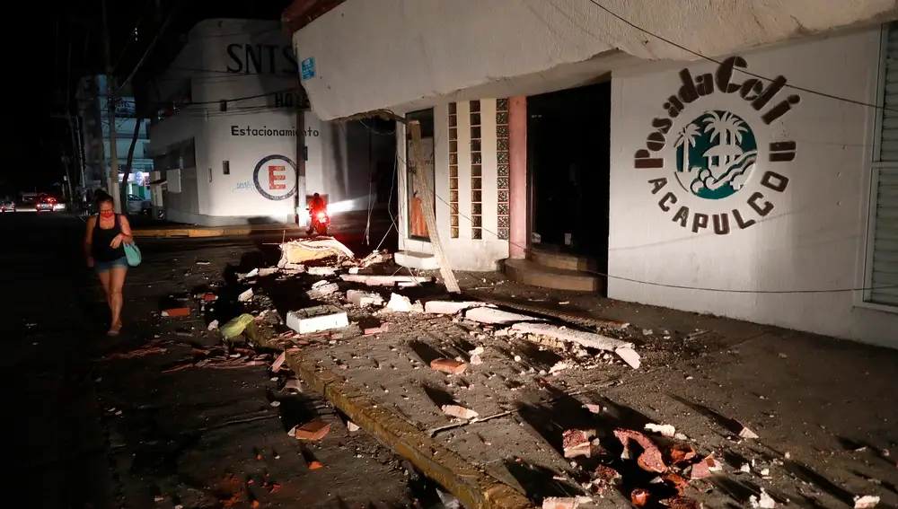 Vista de daños en negocios debido al sismo de 7.1, en colonias, hoy en el balneario de Acapulco, en el estado de Guerrero (México).