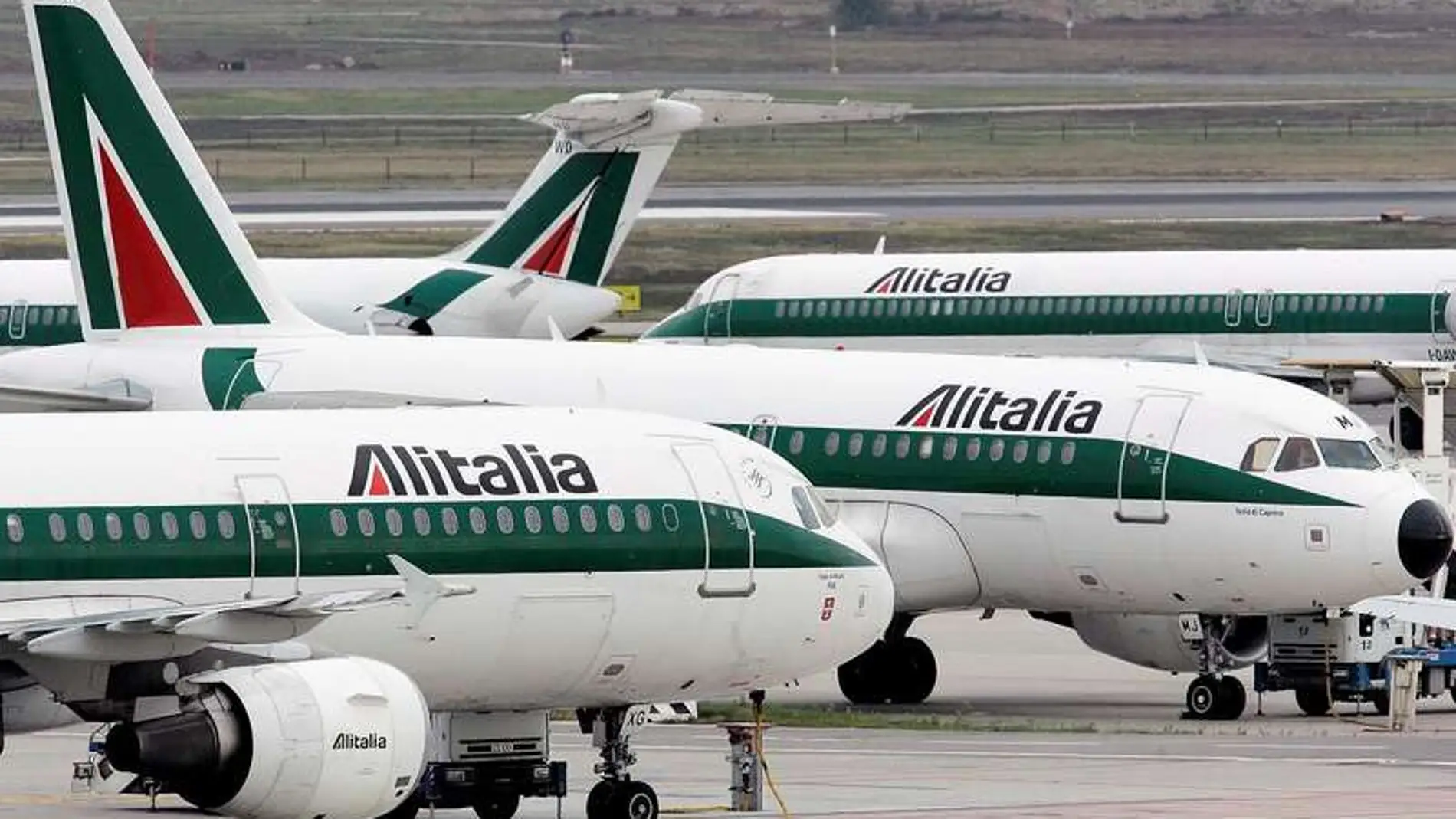 La situación de Alitalia empeoró por la pandemia que hizo que los vuelos se quedaran en tierra en todo el mundo durante meses
